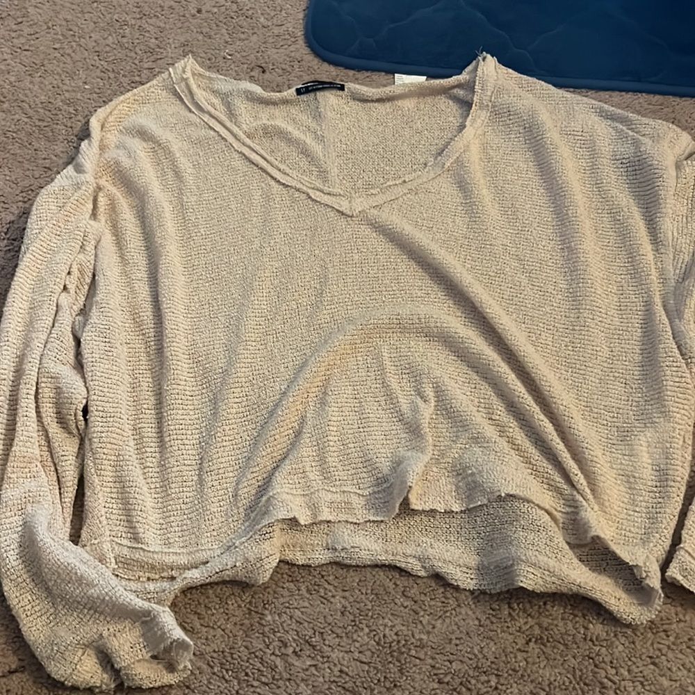 Out from under small top - Picture 4 of 8